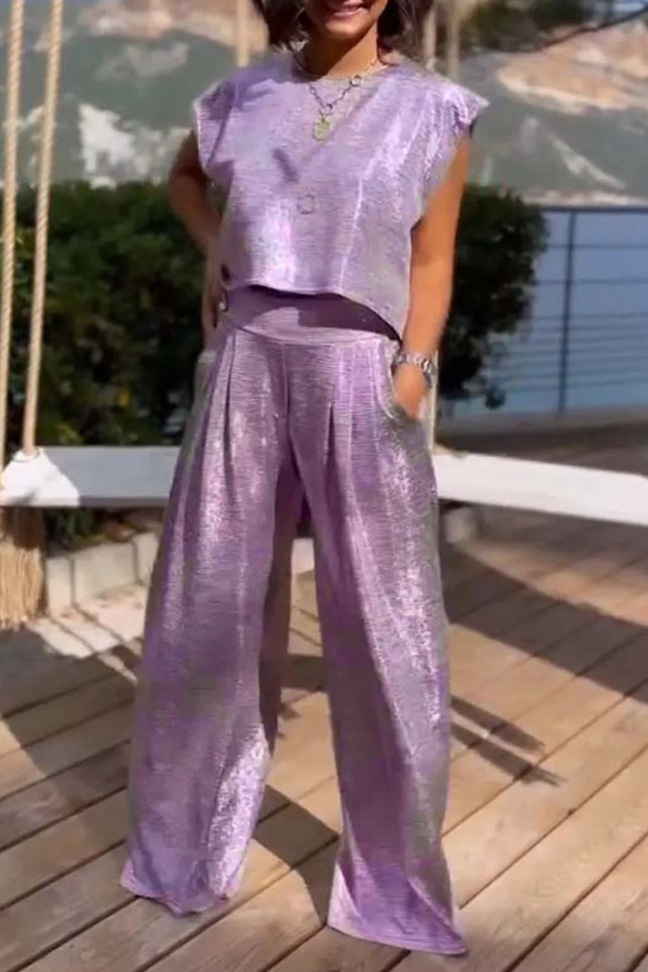 Bushii | Tweedelige Set Dames Glanzend met Crop Top en Wijde Broek